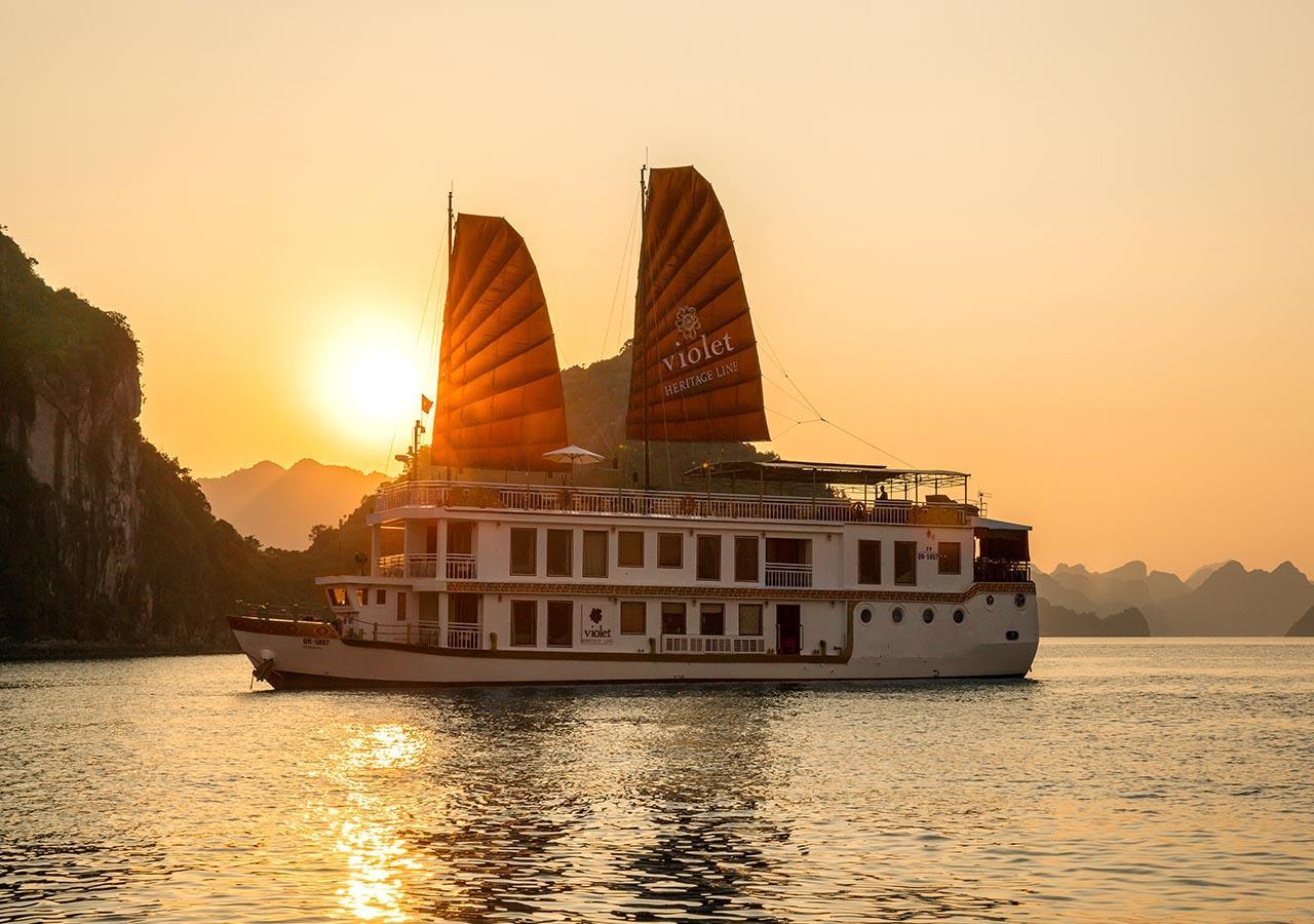 Heritage Line Violet Cruise - Halong Bay & Lan Ha Bay Ha Long Esterno foto